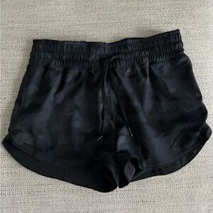 Lululemon women’s black camo shorts